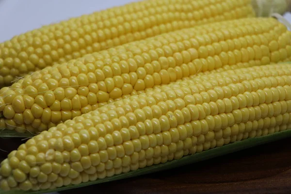Photo Fresh Corn Table Appetizing Juicy Corn — Stock Photo, Image