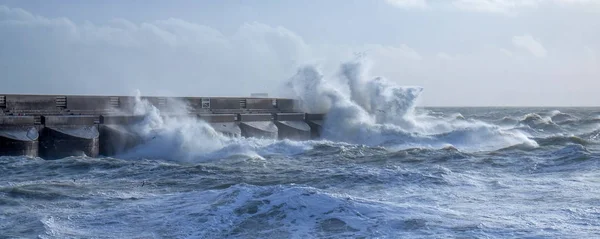 Dramático Mar Tempestuoso Quebrando Contra Brighton Marina Parede Porto Pedra — Fotografia de Stock