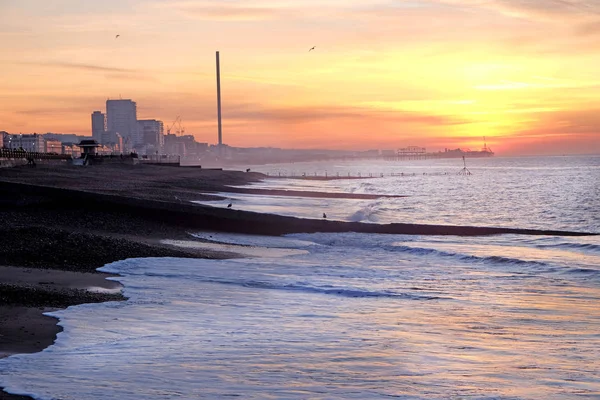 Brighton seafront la apus de soare, Sussex, Anglia . — Fotografie, imagine de stoc