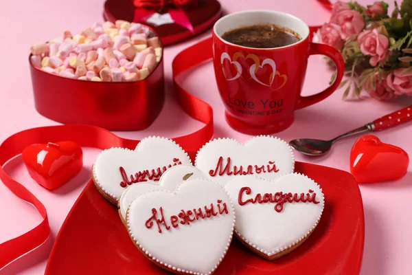 Gingerbreads Casă Formă Inimi Cuvintele Rusă Dulce Cel Mai Bun — Fotografie, imagine de stoc