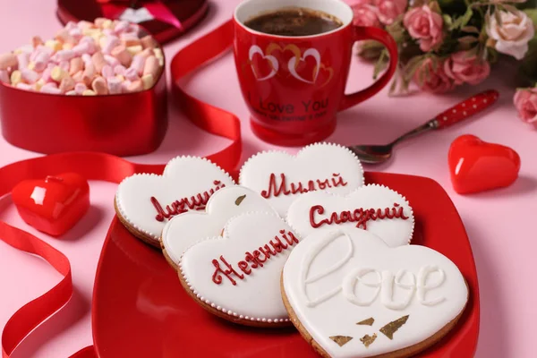 Gingerbreads Casă Formă Inimi Cuvintele Rusă Dulce Cel Mai Bun — Fotografie, imagine de stoc