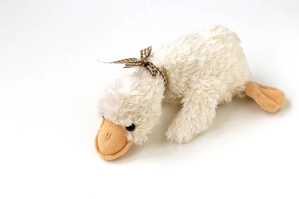 Gâscă de jucărie moale izolată pe fundal alb — Fotografie, imagine de stoc