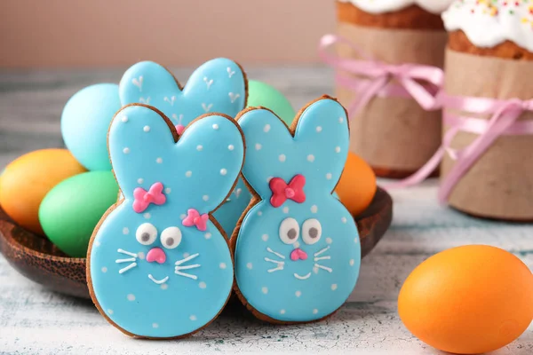 Wielkanoc śmieszne królików, domu malowane pierniki ciasteczka w polewie — Zdjęcie stockowe