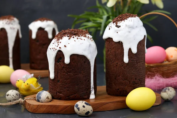 Still life with chocolate Easter cakes and colorful eggs on a dark background — Stock Photo, Image