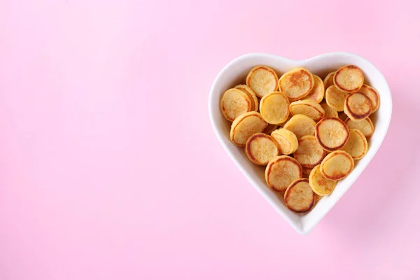 Tiny Pancakes Breakfast White Bowl Shaped Heart Pink Background Trendy — Zdjęcie stockowe