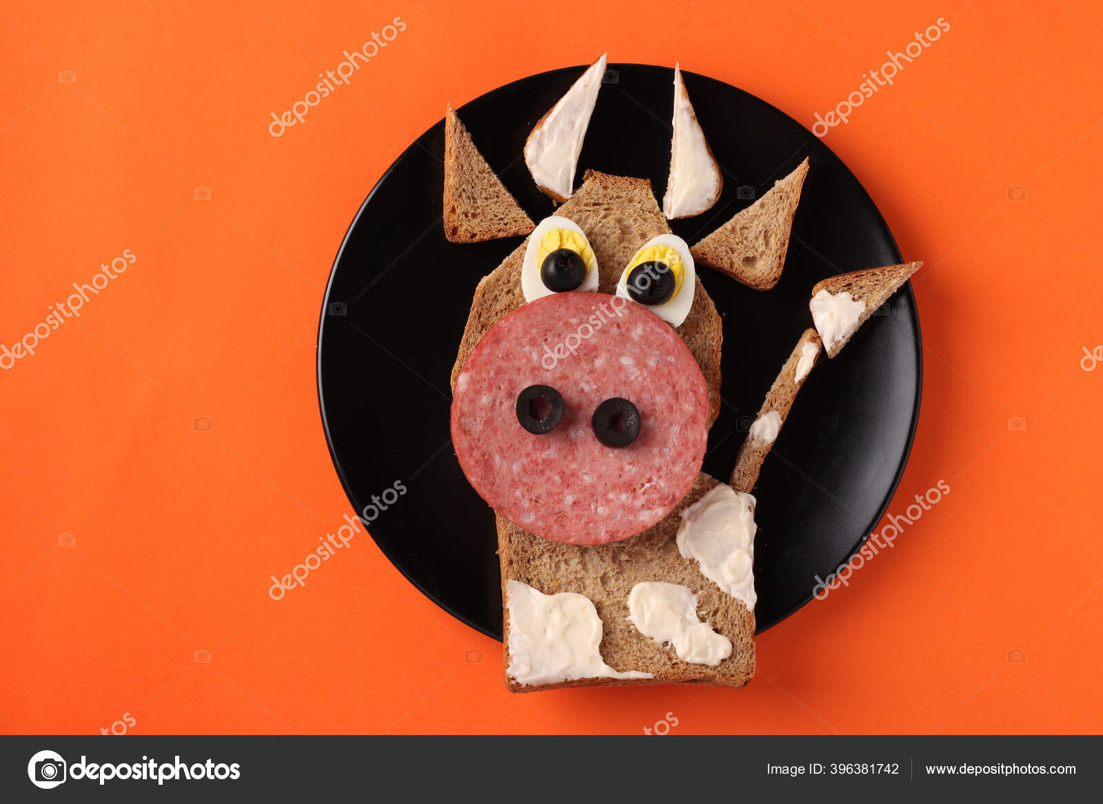 Sandwich A La Saucisse Et œuf En Forme De Taureau Drole Symbole De La Nouvelle 21 Sur Fond Orange Vif Idee Culinaire Pour Les Enfants Vue D En Haut Image Libre De Droit Sandwich A La Saucisse Et œuf En Forme De Taureau Drole Symbole De La Nouvelle 21 Sur Fond Orange Vif Idee Culinaire Pour Les Enfants Vue D En Haut Image Libre De Droit