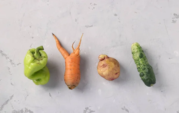 Hortalizas Feas Pimienta Zanahoria Patata Pepino Sobre Fondo Gris Claro — Foto de Stock