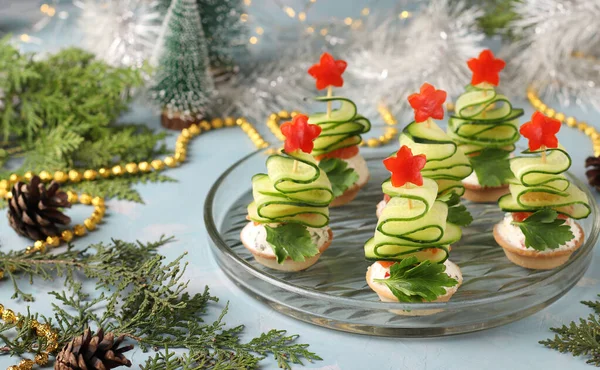 Festive Canapes Shape Christmas Trees Made Cucumbers Stars Red Pepper — Stock Photo, Image