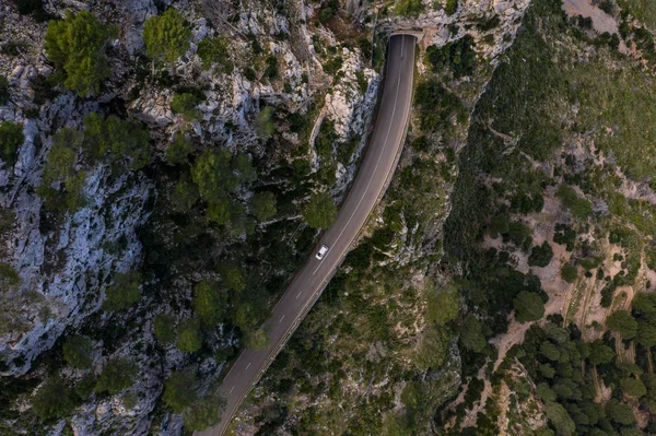 Sierra de Tramuntana, Estellencs, Mallorca, Balearic Adaları, Ispanya bir yolun havadan görüntü