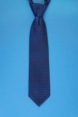 mavi zemin üzerine kravat