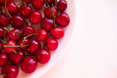 Tatlı kiraz closeup ile Plaka