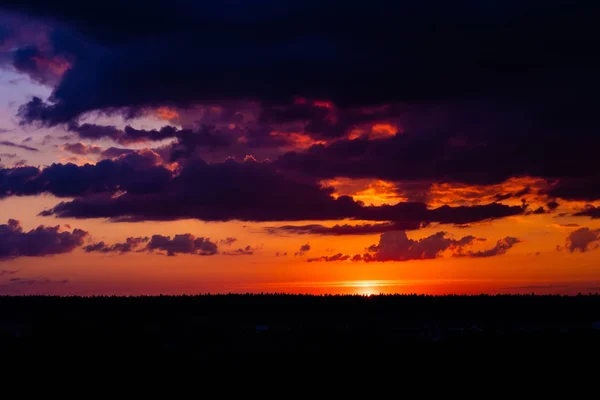 Céu noturno ao pôr-do-sol fundo — Fotografia de Stock