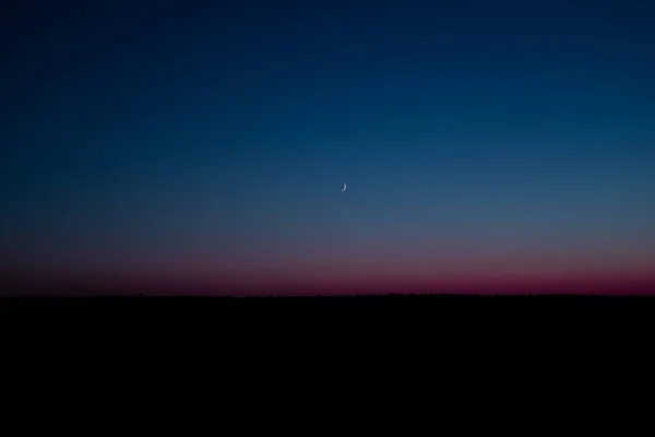 Céu e paisagem tardios da noite — Fotografia de Stock