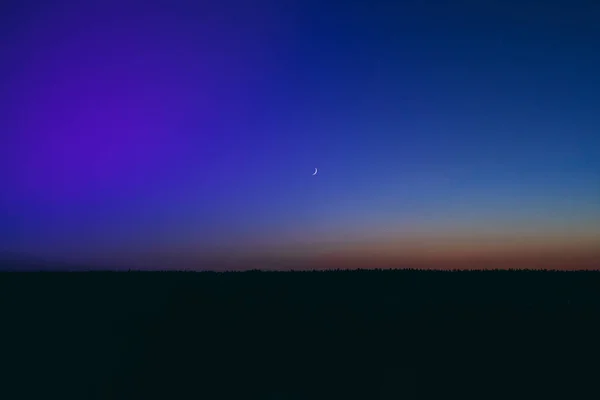 Céu e paisagem tardios da noite — Fotografia de Stock