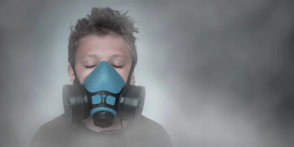 Ragazzo con maschera antigas, ritratto respiratore — Foto Stock