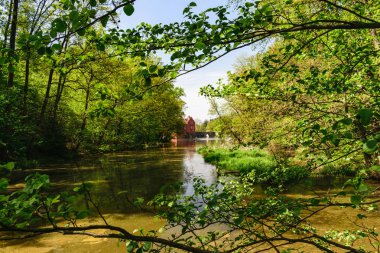 Kırmızı Kale gölden