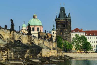 Prag'ın tarihi kent Charles Köprüsü