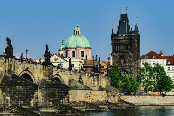 プラハの旧市街のカレル橋 — ストック写真
