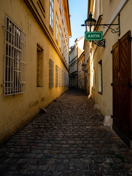 Rua Paralelepípedos Vazia Bairro Histórico Cidade Velha Praga — Fotografia de Stock