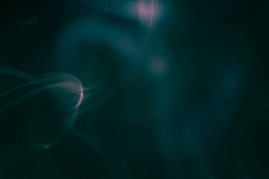 Siyah arka planda kokulu mumlar yak.