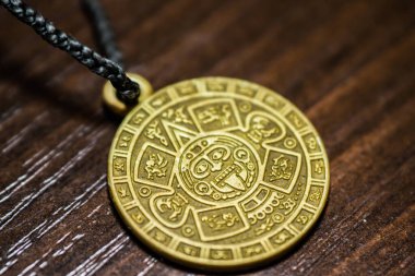 Tılsım şans getirir. Bir insan için tılsım. Güneşin Tılsımı, Azteklerin Takvimi