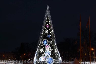 Merkez Katedral Meydanı, Vilnius, Litvanya Noel ağacında 2018