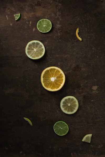 Orange Lemon Lime Slices Grunge Wooden Table — Stock Photo, Image