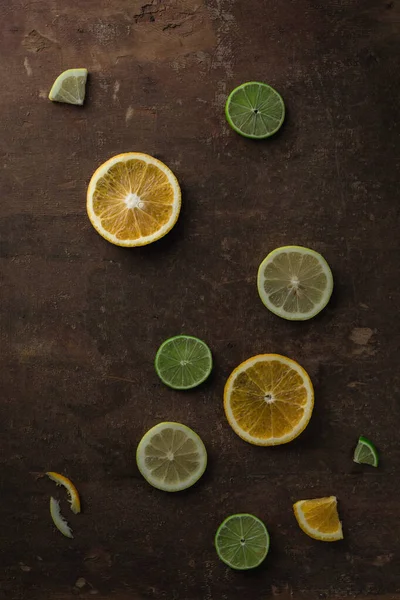 Orange Lemon Lime Slices Grunge Wooden Table — Stock Photo, Image