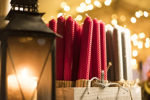 Kerstkaarsen op de kerstmarkt — Stockfoto