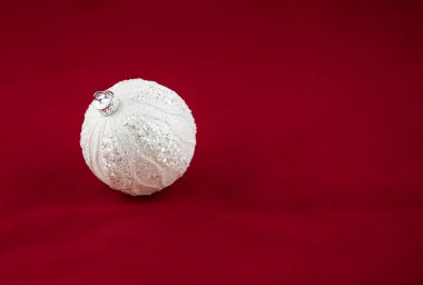 Noel arkaplanı ve beyaz noel balosu