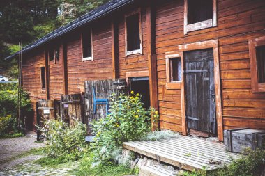 Porvoo, Finlandiya - Ağustos, 2018. Tarihi merkezde bit pazarı.