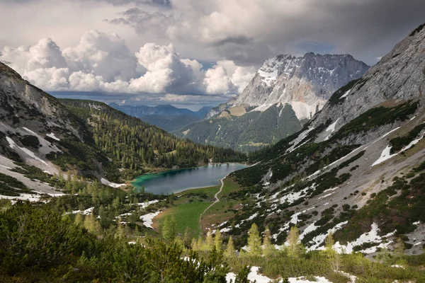 Panorama Över Sjön Seebensee Våren Med Bergstopp Zugspitze Dramatiska Moln — Stockfoto