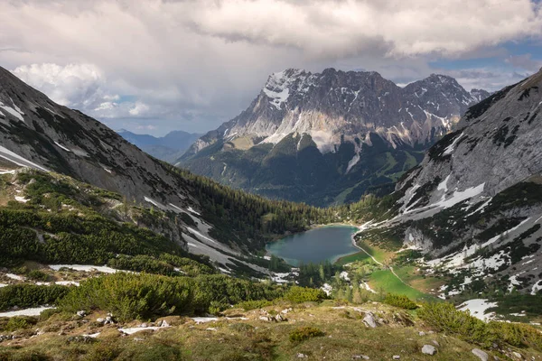 Panorama Del Lago Seebensee Durante Primavera Con Pico Montaña Zugspitze —  Fotos de Stock