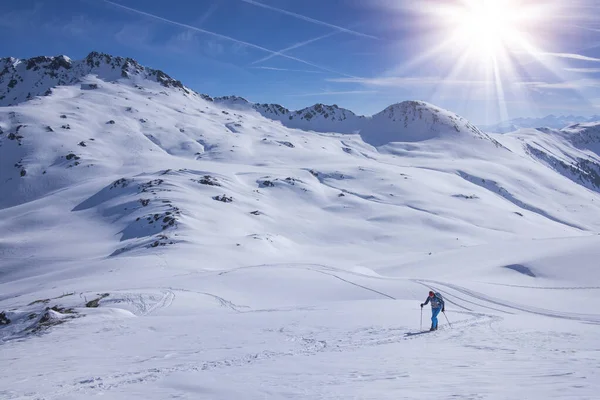 Man Skidtur Bergen Kitzbueheler Alperna Går Uppför Till Tristkopf Berg — Stockfoto