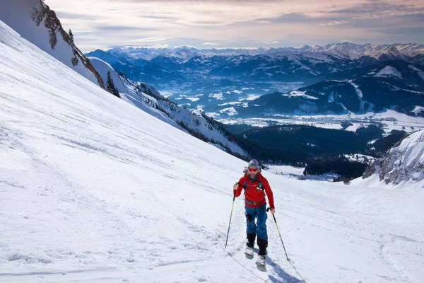 Άνθρωπος Κάνει Σκι Στα Βουνά Του Wilder Kaiser Αναρρίχηση Στο — Φωτογραφία Αρχείου