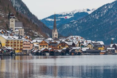 Hallstatt şaşırtıcı güzel Avusturya dağ köyü. Aus