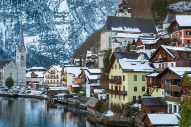 Hallstatt şaşırtıcı güzel Avusturya dağ köyü. Aus