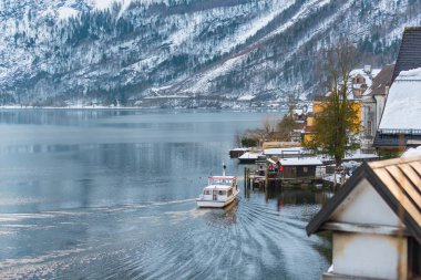 Hallstatt şaşırtıcı güzel Avusturya dağ köyü. Aus