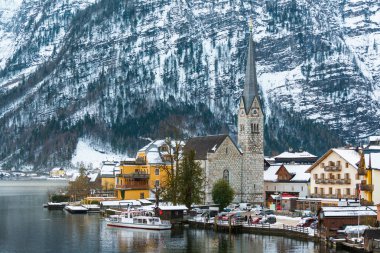 Hallstatt şaşırtıcı güzel Avusturya dağ köyü. Aus