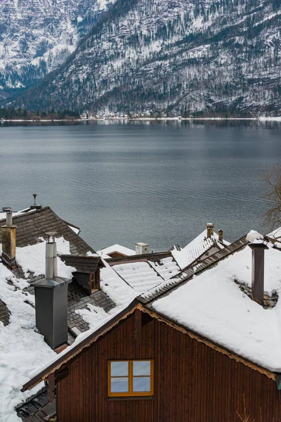 Impresionantemente hermoso pueblo de montaña austriaco de Hallstatt. Aus. —  Fotos de Stock