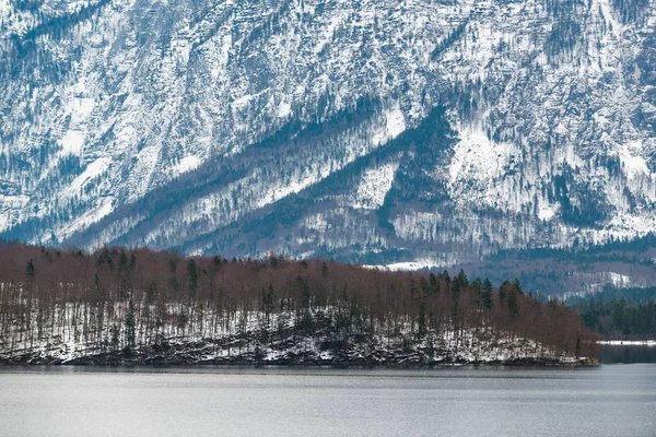 Il bellissimo lago montano austriaco Hallstattersee. Austria — Foto Stock