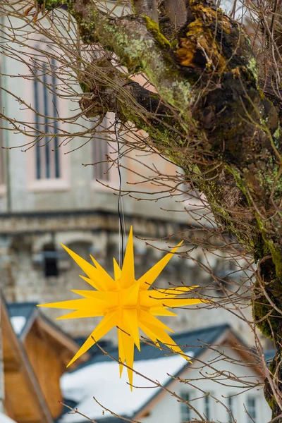 Surpreendentemente bela aldeia montanhosa austríaca de Hallstatt. Aus... — Fotografia de Stock