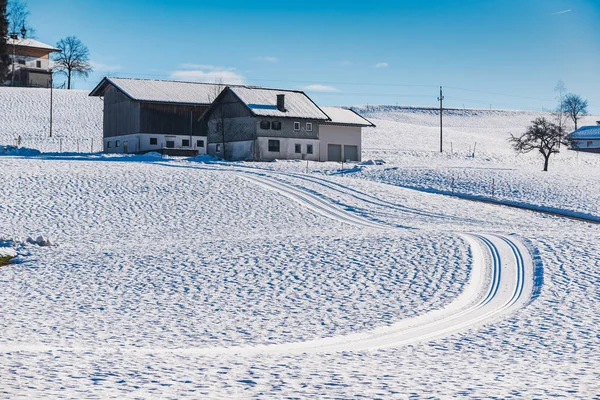 Χειμερινό αγροτικό τοπίο κοντά στη λίμνη Vorderer Gosausee. Αυστρία — Φωτογραφία Αρχείου