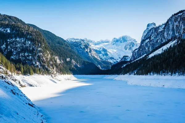 Peisaj montan de iarnă pe Lacul Vorderer Gosausee. Austria — Fotografie, imagine de stoc