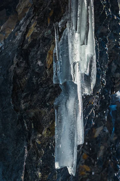 Textura impressionante de gelo icicles perto do lago Vorderer Gosausee . — Fotografia de Stock