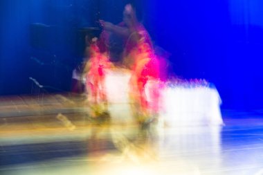 Dansta soyut hareket. Çocuk topluluğu. Moskova. Rusya