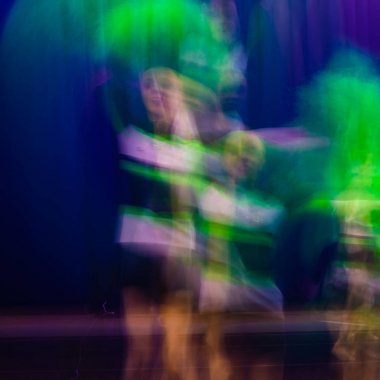 Dansta soyut hareket. Çocuk topluluğu. Moskova. Rusya