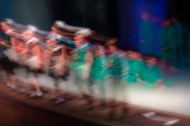 Dansta soyut hareket. Çocuk topluluğu. Moskova. Russi