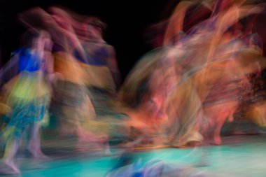 Dansta soyut hareket. Çocuk topluluğu. Moskova. Rusya