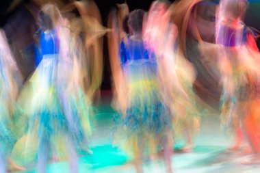 Dansta soyut hareket. Çocuk topluluğu. Moskova. Rusya